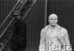 27.01.1990, Gdańsk, Polska.
Demontaż nazwy Stoczni Gdańskiej na jej budynku - usunięcie 