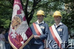 25.05.1989, Polska.
Stoczniowcy ze sztandarem w dniu Bożego Ciała.
Fot. Leszek Pękalski, zbiory Ośrodka KARTA