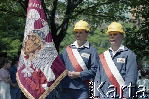 25.05.1989, Polska.
Stoczniowcy ze sztandarem w dniu Bożego Ciała.
Fot. Leszek Pękalski, zbiory Ośrodka KARTA