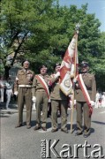 25.05.1989, Polska.
Kombatanci ze sztandarem w dniu Bożego Ciała.
Fot. Leszek Pękalski, zbiory Ośrodka KARTA