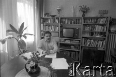 Kwiecień 1989, Sopot, Polska.
Lech Kaczyński w mieszkaniu przy ulicy Mierosławskiego. Zdjęcie wykonane w ramach przygotowań do kampanii wyborczej przed wyborami parlamentarnymi.
Fot. Leszek Pękalski, zbiory Ośrodka KARTA