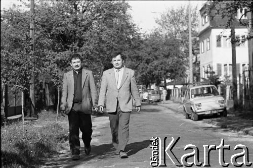 Maj 1989, Sopot, Polska.
Bracia Lech (z lewej) i Jarosław Kaczyńscy. Zdjęcie wykonane podczas kampanii wyborczej przed wyborami parlamentarnymi.
Fot. Leszek Pękalski, zbiory Ośrodka KARTA