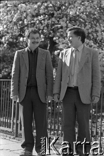 Maj 1989, Sopot, Polska.
Bracia Lech (z lewej) i Jarosław Kaczyńscy. Zdjęcie wykonane podczas kampanii wyborczej przed wyborami parlamentarnymi.
Fot. Leszek Pękalski, zbiory Ośrodka KARTA