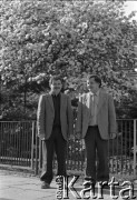 Maj 1989, Sopot, Polska.
Bracia Lech (z lewej) i Jarosław Kaczyńscy. Zdjęcie wykonane podczas kampanii wyborczej przed wyborami parlamentarnymi.
Fot. Leszek Pękalski, zbiory Ośrodka KARTA
