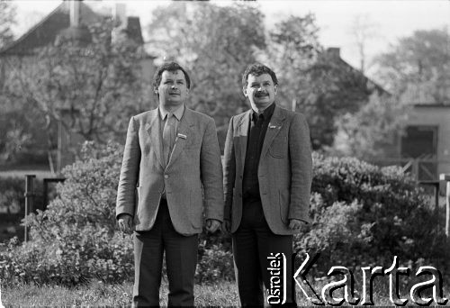 Maj 1989, Sopot, Polska.
Bracia Lech (z prawej) i Jarosław Kaczyńscy. Zdjęcie wykonane podczas kampanii wyborczej przed wyborami parlamentarnymi.
Fot. Leszek Pękalski, zbiory Ośrodka KARTA