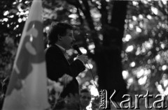 Maj 1989, Pszczółki, Polska.
Lech Kaczyński podczas spotkania z kandydatami Komitetu Obywatelskiego 