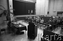 Maj 1989, Gdańsk (?), Polska.
Kampania przed wyborami czerwcowymi. Spotkanie z kandydatami PZPR do parlamentu.
Fot. Leszek Pękalski, zbiory Ośrodka KARTA