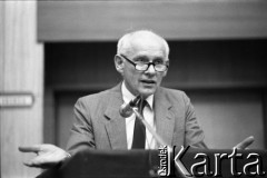 Maj 1989, Gdańsk (?), Polska.
Kampania przed wyborami czerwcowymi. Spotkanie z kandydatami PZPR do parlamentu.
Fot. Leszek Pękalski, zbiory Ośrodka KARTA