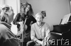 1988, Berlin, Niemcy.
Skrzypaczka Katarzyna Klebba, współtwórczyni muzyki do wielu spektakli Teatru Ósmego Dnia i Toni Knyphausen.
Fot. Joanna Helander, zbiory Ośrodka KARTA