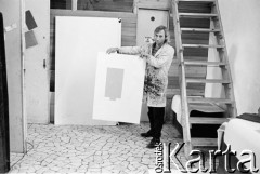 1986, Ferrara, Włochy.
Tadeusz Janiszewski z przygotowywanym afiszem Teatru Ósmego Dnia.
Fot. Joanna Helander, zbiory Ośrodka KARTA