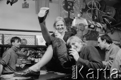 Lata 80., brak miejsca.
Prawdopodobnie 25-lecie pracy artystycznej Ewy Wójciak, aktorki Teatru Ósmego Dnia.
Fot. Joanna Helander, zbiory Ośrodka KARTA