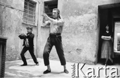 1986, Rzym, Włochy.
Aktor The Living Theatre Stefan Schulberg z synem ćwiczący tai chi.
Fot. Joanna Helander, zbiory Ośrodka KARTA