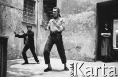 1986, Rzym, Włochy.
Aktor The Living Theatre Stefan Schulberg z synem ćwiczący tai chi.
Fot. Joanna Helander, zbiory Ośrodka KARTA
