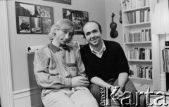1987, Bazylea, Szwajcaria.
Aktor Teatru Ósmego Dnia Tadeusz Janiszewski z handlarzem dywanów.
Fot. Joanna Helander, zbiory Ośrodka KARTA