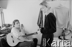 1987, brak miejsca.
Thomas Bergman i aktorka Teatru Ósmego Dnia Ewa Wójciak.
Fot. Joanna Helander, zbiory Ośrodka KARTA