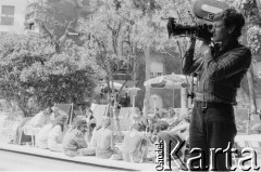 1988, Sitges, Katalonia, Hiszpania.
Operator Jacek Petrycki, w głębi m.in. aktorzy Teatru Ósmego Dnia.
Fot. Joanna Helander, zbiory Ośrodka KARTA