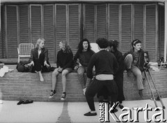 1988, Sitges, Katalonia, Hiszpania.
Warsztaty aktorskie, pierwsza z lewej siedzi aktorka Teatru Ósmego Dnia Ewa Wójciak.
Fot. Joanna Helander, zbiory Ośrodka KARTA