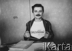 1980, Poznań, Polska.
Wojciech Wołyński, autor plakatów i opracowania graficznego innych druków Teatru Ósmego Dnia.
Fot. Joanna Helander, zbiory Ośrodka KARTA