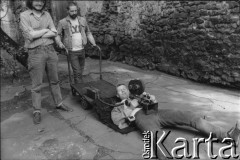 Lata 80., brak miejsca.
Z lewej szwedzki filmowiec Bo Persson.
Fot. Joanna Helander, zbiory Ośrodka KARTA