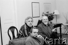 Lata 90. (?), Polska.
Od lewej siedzą: Jerzy Illg, Bronisław Maj, Czesław Miłosz.
Fot. Joanna Helander, zbiory Ośrodka KARTA