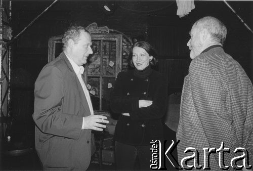 Lata 90. (?), brak miejsca.
Adam Michnik, Krystyna i Ryszard Kryniccy.
Fot. Joanna Helander, zbiory Ośrodka KARTA