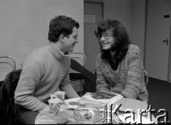 Lata 80., brak miejsca.
Kompozytor i piosenkarz Jacek Kaczmarski oraz szwedzki filmowiec Bo Persson.
Fot. Joanna Helander, zbiory Ośrodka KARTA