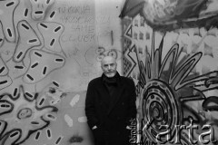 Lata 90., Poznań, woj. poznańskie, Polska.
Poeta Ryszard Krynicki.
Fot. Joanna Helander, zbiory Ośrodka KARTA