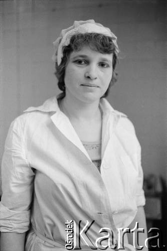 1976-1978, Ruda Śląska, woj. katowickie, Polska.
Pracownica w fabryce cukierków.
Fot. Joanna Helander, zbiory Ośrodka KARTA