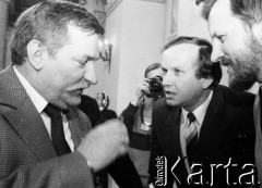 6.02-5.04.1989, Warszawa, Polska.
Obrady Okrągłego Stołu. Od lewej: Lech Wałęsa, Grzegorz Kołodko i Mieczysław Gil.
Fot. Anna Pietuszko, zbiory Ośrodka KARTA