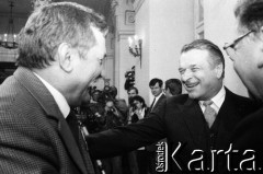 6.02-5.04.1989, Warszawa, Polska.
Obrady Okrągłego Stołu. Od lewej: Lech Wałęsa i Czesław Kiszczak.
Fot. Anna Pietuszko, zbiory Ośrodka KARTA