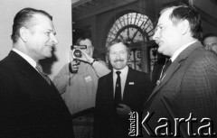 6.02-5.04.1989, Warszawa, Polska.
Obrady Okrągłego Stołu. Od lewej: Czesław Kiszczak, Janusz Onyszkiewicz i Lech Wałęsa.
Fot. Anna Pietuszko, zbiory Ośrodka KARTA