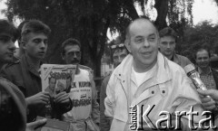 4.06.1989, Warszawa, Polska.
Wybory parlamentarne, Jacek Kuroń przed komisją wyborczą.
Fot. Anna Pietuszko, zbiory Ośrodka KARTA