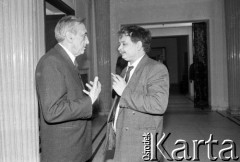 1989, Warszawa, Polska.
Tadeusz Mazowiecki i Lech Kaczyński na sejmowym korytarzu.
Fot. Anna Pietuszko, zbiory Ośrodka KARTA