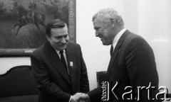 1990, Warszawa, Polska.
Spotkanie Lecha Wałęsy z Mieczysławem Rakowskim w Sejmie.
Fot. Anna Pietuszko, zbiory Ośrodka KARTA
