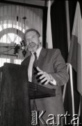 1990, Warszawa, Polska.
Bronisław Geremek przemawia podczas posiedzenia Obywatelskiego Klubu Parlamentarnego.
Fot. Anna Pietuszko, zbiory Ośrodka KARTA
