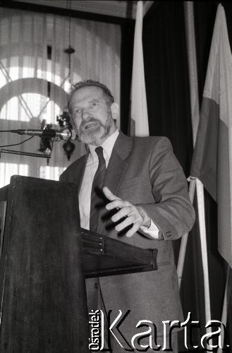 1990, Warszawa, Polska.
Bronisław Geremek przemawia podczas posiedzenia Obywatelskiego Klubu Parlamentarnego.
Fot. Anna Pietuszko, zbiory Ośrodka KARTA