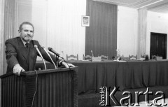 Kwiecień 1991, Warszawa, Polska.
Zebranie Obywatelskiego Klubu Parlamentarnego. Przemawia Bronisław Geremek.
Fot. Anna Pietuszko, zbiory Ośrodka KARTA