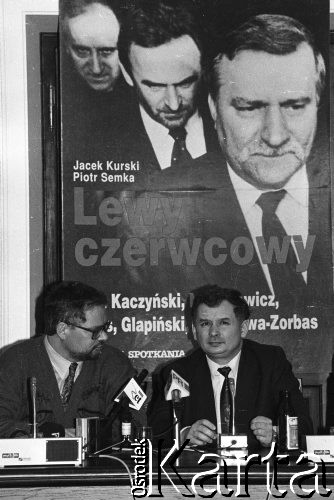 3.01.1993, Warszawa, Polska. 
Adam Glapiński i Jarosław Kaczyński na promocji książki Jacka Kurskiego i Piotra Semki 