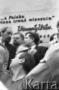 4.06.1993, Warszawa, Polska.
Demonstracja Porozumienia Centrum - Marsz na Belweder. Pod pomnikiem Wincentego Witosa od lewej: Antoni Macierewicz, Adam Glapiński, Jarosław Kaczyński.
Fot. Anna Pietuszko, zbiory Ośrodka KARTA