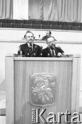 1990, Wilno, Litwa.
Wizyta Bronisława Geremka w parlamencie litewskim. Obok B. Geremka Głowa Państwa Litewskiego Vytautas Landsbergis.
Fot. Anna Pietuszko, zbiory Ośrodka KARTA
