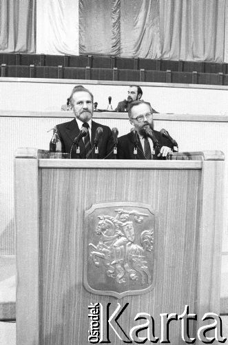 1990, Wilno, Litwa.
Wizyta Bronisława Geremka w parlamencie litewskim. Obok B. Geremka Głowa Państwa Litewskiego Vytautas Landsbergis.
Fot. Anna Pietuszko, zbiory Ośrodka KARTA
