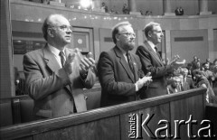 Lata 90., Warszawa, Polska.
Uroczystość w Sejmie, w środku stoi Vytautas Landsbergis, głowa Państwa Litewskiego w latach 1990-1992.
Fot. Anna Pietuszko, zbiory Ośrodka KARTA