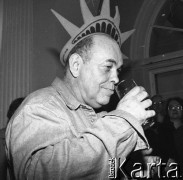 Lata 90., Warszawa, Polska. 
Jacek Kuroń podczas swoich urodzin. 
Fot. Anna Pietuszko, zbiory Ośrodka KARTA