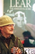 6.10.1996, Kraków, Polska.
Pisarz Sławomir Mrożek w Narodowym Starym Teatrze im. Heleny Modrzejewskiej.
Fot. Anna Pietuszko, zbiory Ośrodka KARTA