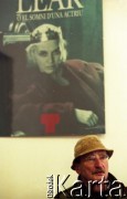 6.10.1996, Kraków, Polska.
Pisarz Sławomir Mrożek w Narodowym Starym Teatrze im. Heleny Modrzejewskiej.
Fot. Anna Pietuszko, zbiory Ośrodka KARTA