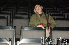 6.10.1996, Kraków, Polska.
Pisarz Sławomir Mrożek w Narodowym Starym Teatrze im. Heleny Modrzejewskiej.
Fot. Anna Pietuszko, zbiory Ośrodka KARTA