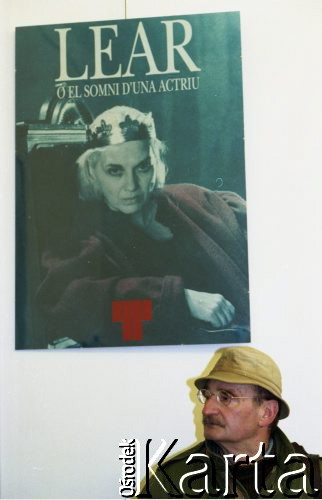 6.10.1996, Kraków, Polska.
Pisarz Sławomir Mrożek w Narodowym Starym Teatrze im. Heleny Modrzejewskiej.
Fot. Anna Pietuszko, zbiory Ośrodka KARTA