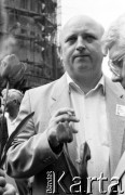 Lata 90., Warszawa, Polska.
Józef Oleksy podczas pochodu z okazji obchodów 1 Maja.
Fot. Anna Pietuszko, zbiory Ośrodka KARTA
