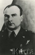 1943, brak miejsca.
Podpułkownik dyplomowany Adam Szydłowski ps. Poleszuk – dowódca Komendy Podokręgu Nowogródek od 16 czerwca 1944 roku, dowódca ataku na Wilno (akcja Ostra Brama). Walczył w czasie wojny polsko-bolszewickiej, oficer Wojska Polskiego II RP, Polskich Sił Zbrojnych na Zachodzie, cichociemny.
Fot. NN, kolekcja Wincentego Borodziewicza, zbiory Ośrodka KARTA, przekazała Wanda Borodziewicz