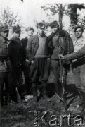 Lipiec 1944, brak miejsca.
Żołnierze 1 Wileńskiej Brygady Partyzanckiej Armii Krajowej - (od lewej) 